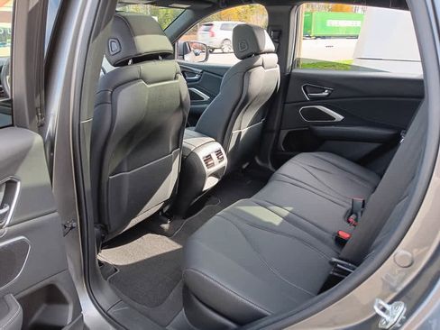 Used 2025 Acura RDX SH-AWD image 18