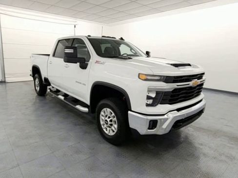 Used 2025 Chevrolet Silverado 2500 LT w/ All Star Edition image 2
