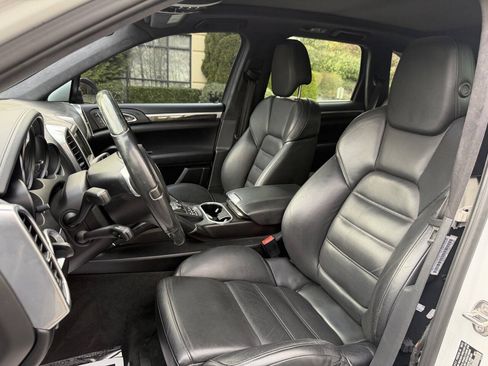 Used 2013 Porsche Cayenne Turbo AWD/4WD image 10