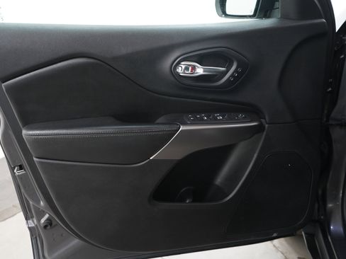Used 2020 Jeep Cherokee Limited AWD/4WD image 23