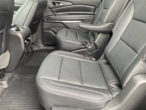 Used 2026 Chevrolet Traverse LT w/ Driver Confidence Package image 20