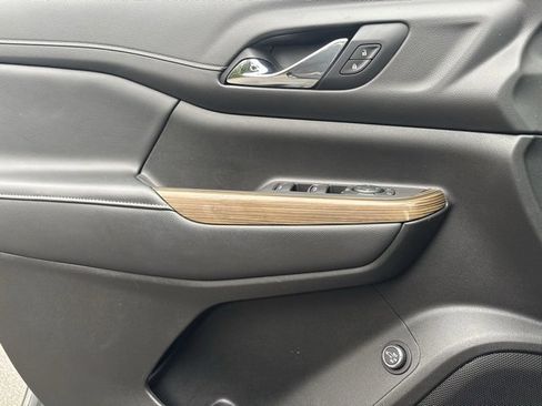 Used 2020 GMC Acadia SLE w/ Driver Convenience Package image 31