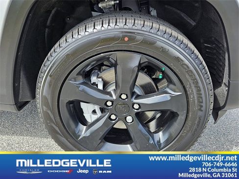 New 2025 Jeep Grand Cherokee Limited w/ Black Appearance Package image 19