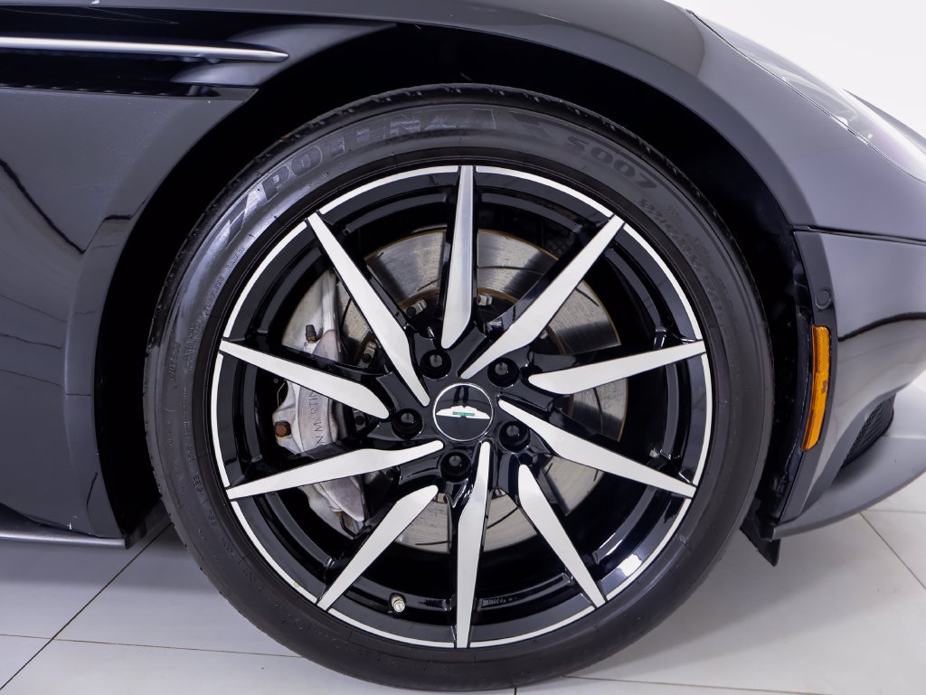 Used 2020 Aston Martin DB11 Coupe RWD image 26