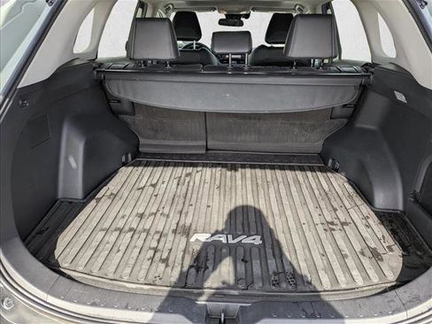 Used 2021 Toyota RAV4 XLE Premium image 30