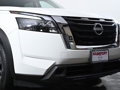 Used 2025 Nissan Pathfinder SV image 6