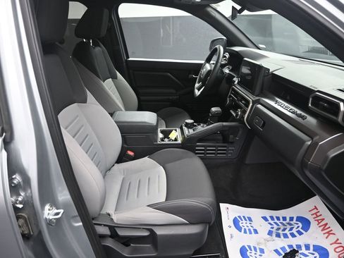 Used 2025 Toyota Tacoma TRD Off-Road image 37