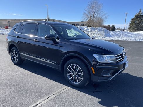 Used 2018 Volkswagen Tiguan SE w/ Panoramic Sunroof Package image 7