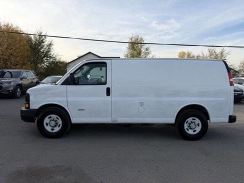 Used 2017 Chevrolet Express 2500 image 7