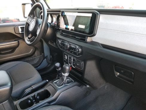 Certified 2024 Jeep Gladiator Sport image 13