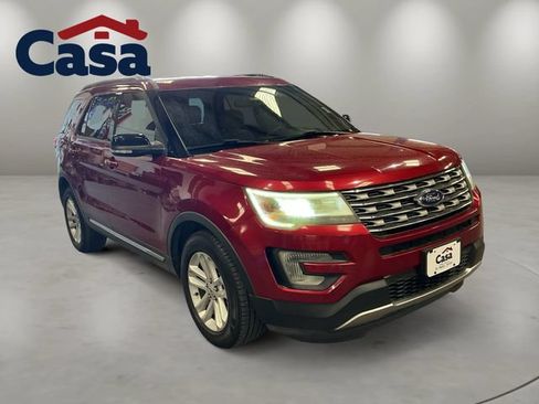 Used 2017 Ford Explorer XLT w/ Equipment Group 202A FWD image 7