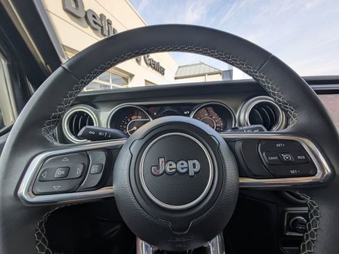 Used 2023 Jeep Wrangler Sahara image 23