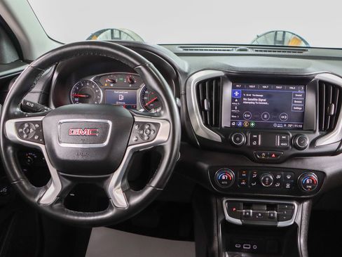 Used 2024 GMC Terrain SLT AWD/4WD image 17