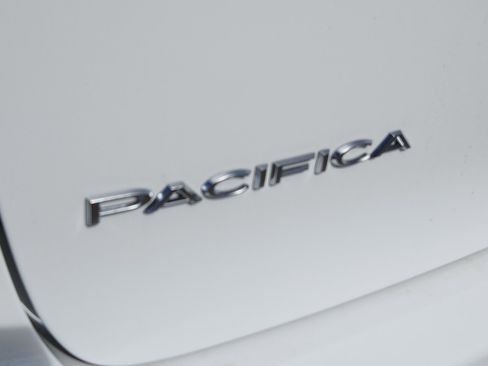 New 2026 Chrysler Pacifica Pinnacle image 28