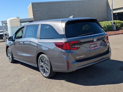 New 2026 Honda Odyssey Touring image 8