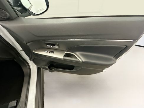 Used 2024 Mitsubishi Outlander Sport AWD image 32