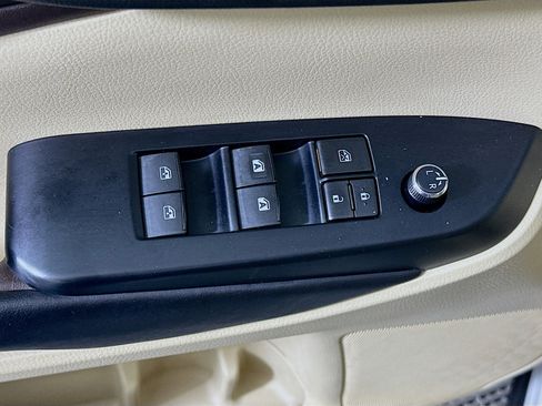 Used 2018 Toyota Highlander XLE image 15