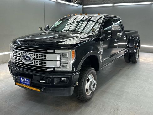 Used 2019 Ford F350 Platinum w/ Platinum Ultimate Package AWD/4WD image 3