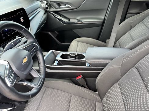 Used 2025 Chevrolet Equinox LT FWD image 16