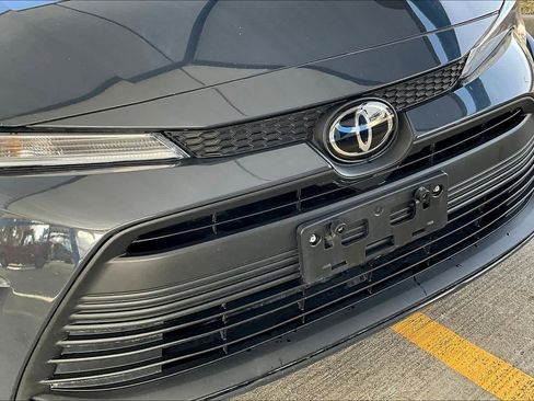 Used 2023 Toyota Corolla LE image 29