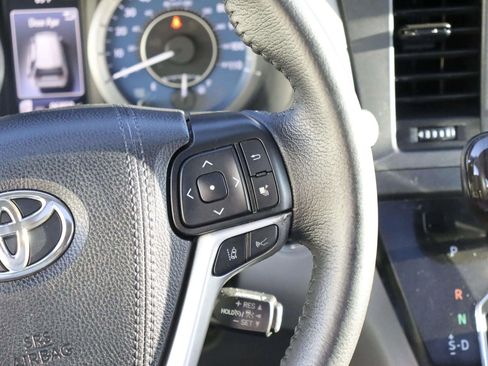 Used 2019 Toyota Sienna XLE image 25