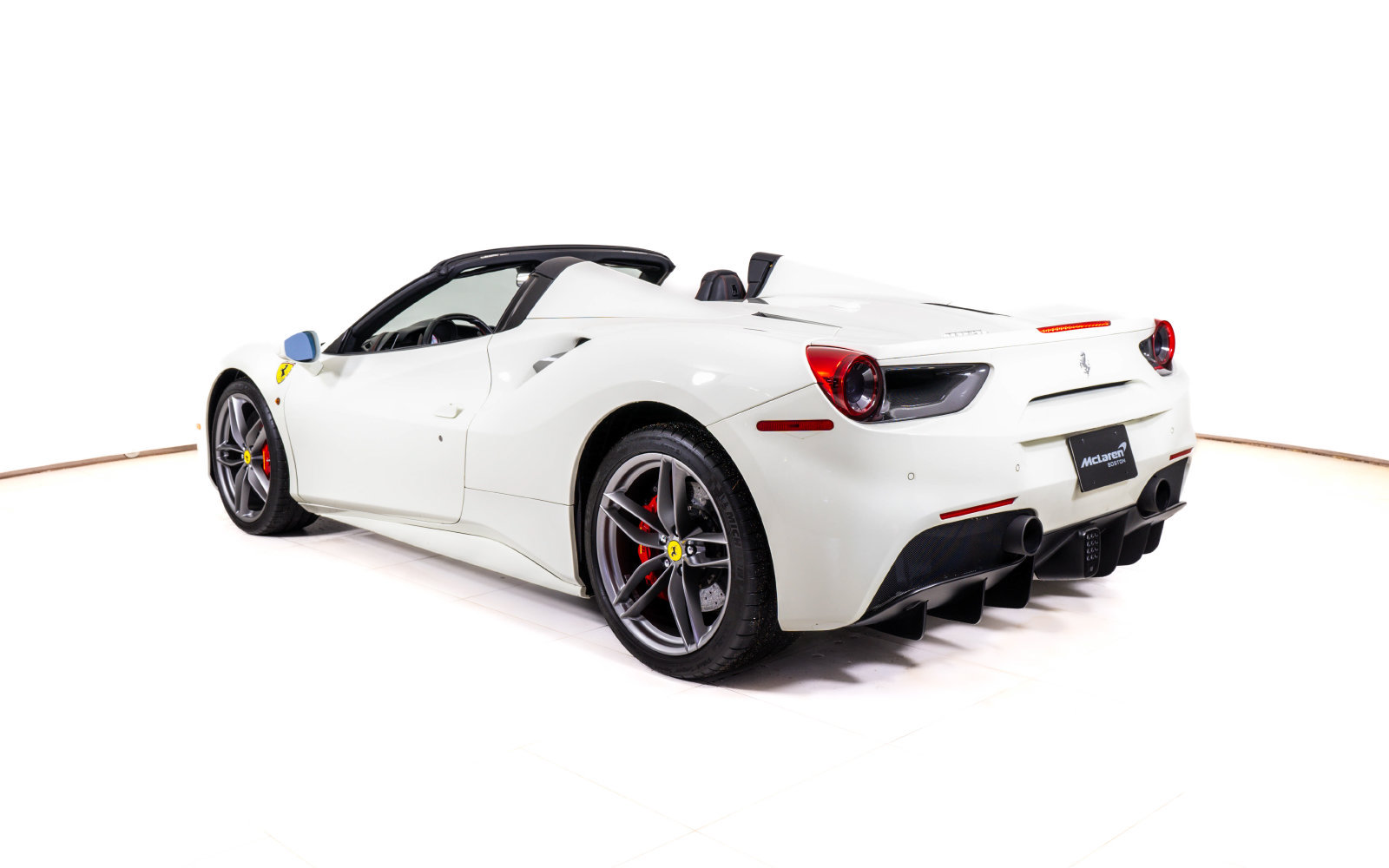 Used 2017 Ferrari 488 Spider RWD image 5