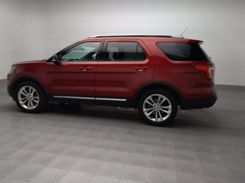 Used 2019 Ford Explorer XLT w/ Equipment Group 202A image 3