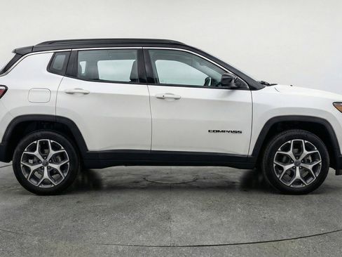 Used 2025 Jeep Compass Limited image 8