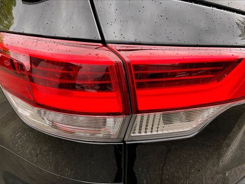 Used 2018 Toyota Highlander XLE AWD/4WD image 26