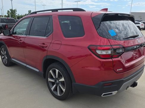 Used 2025 Honda Pilot Elite image 3