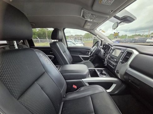 Used 2019 Nissan Titan PRO-4X AWD/4WD image 9