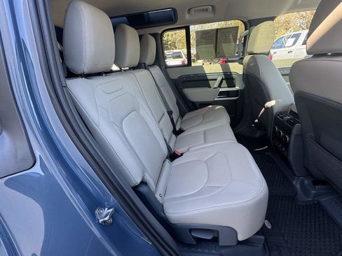 Used 2023 Land Rover Defender 110 SE image 13