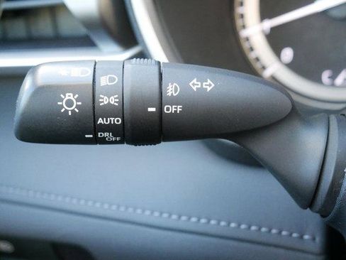 Used 2022 Toyota Highlander XLE AWD/4WD image 26