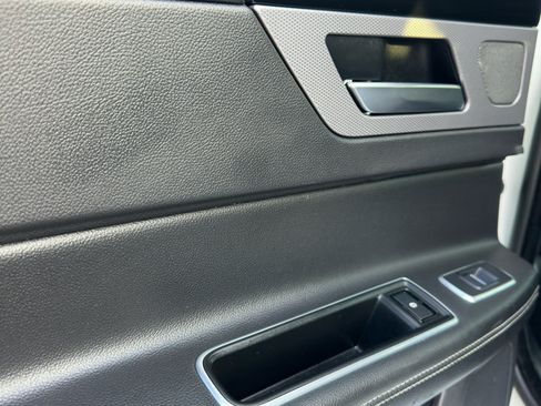 Used 2016 Jaguar XF R-Sport image 42