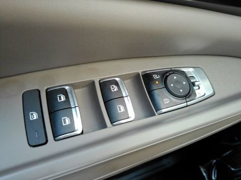 Used 2026 Kia Carnival LXS FWD image 39