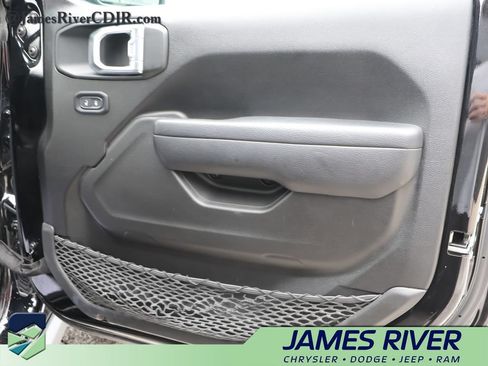 Used 2024 Jeep Wrangler Unlimited AWD/4WD image 8