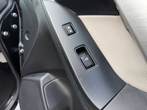 Used 2016 Subaru Forester 2.5i Touring w/ Eyesight & Navigation System image 25