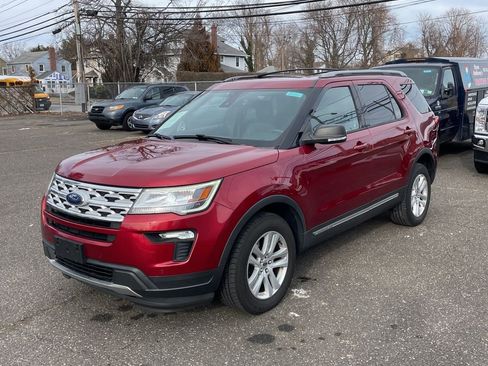 Used 2019 Ford Explorer XLT w/ Equipment Group 202A image 2