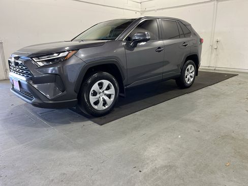 Used 2024 Toyota RAV4 LE AWD/4WD image 3