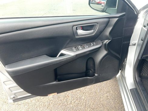 Used 2017 Toyota Camry SE image 24