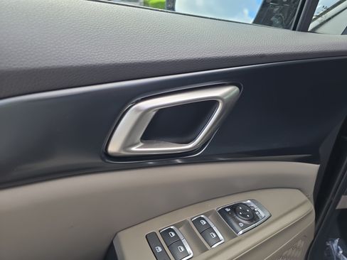 Certified 2026 Kia Carnival LX FWD image 19