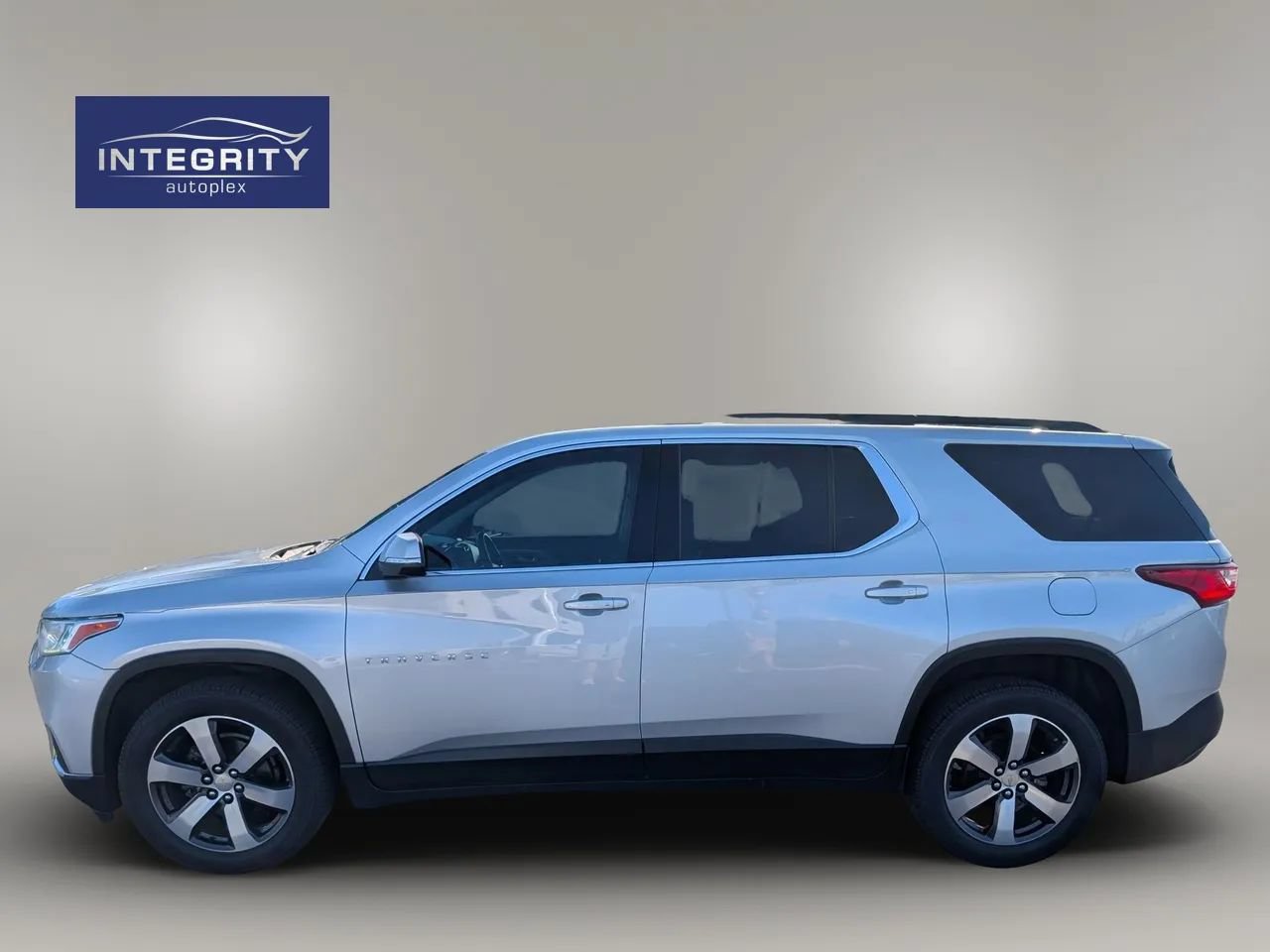Used 2021 Chevrolet Traverse LT w/ LT Premium Package FWD image 3