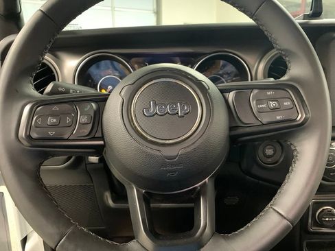 Used 2022 Jeep Gladiator Sport AWD/4WD image 17