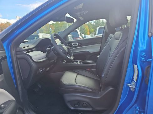 New 2025 Jeep Compass Limited w/ Elite Group AWD/4WD image 11