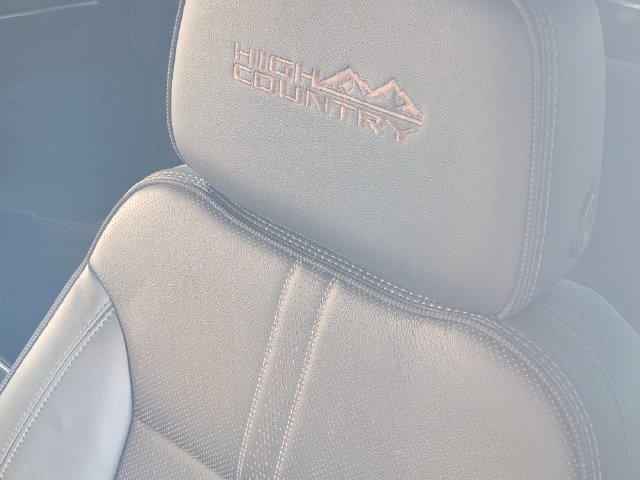 Used 2025 Chevrolet Silverado 1500 High Country w/ High Country Premium Package AWD/4WD image 19