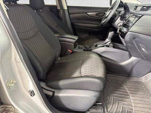 Used 2020 Nissan Rogue S FWD image 13