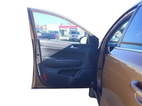 Used 2021 Kia Sportage LX image 15