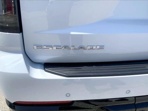 Certified 2026 Cadillac Escalade ESV V AWD/4WD image 32