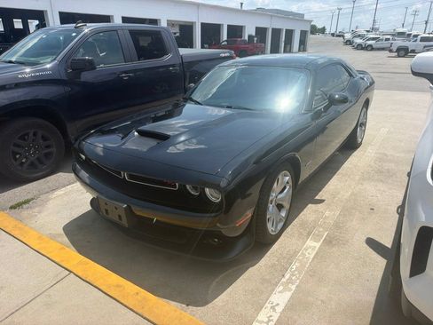 Used 2019 Dodge Challenger R/T RWD image 2