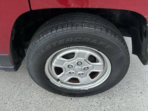 Used 2015 Jeep Patriot Sport image 9